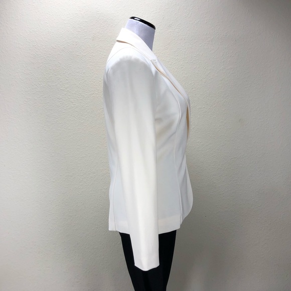 White House Black Market Cream Blazer - Picture 4 of 8